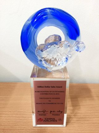hil-receive-award